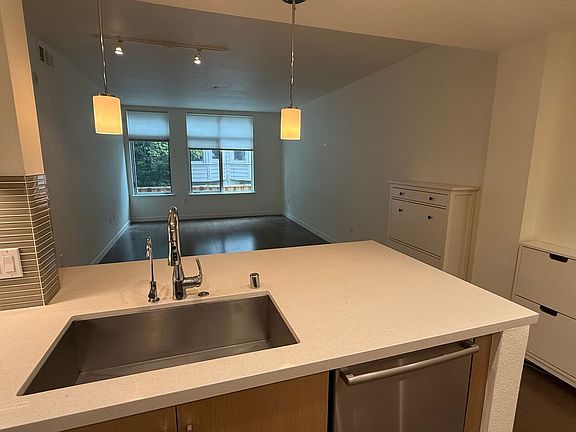 5th image of 2655 Bush St APT 231