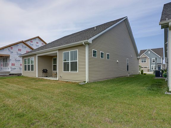 3rd image of 16887 Bellevue Ct