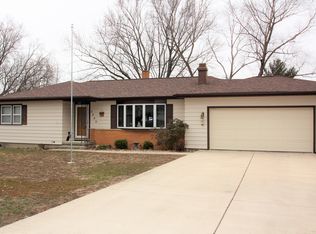 3949 Scenic Dr, Waterloo, IA 50701