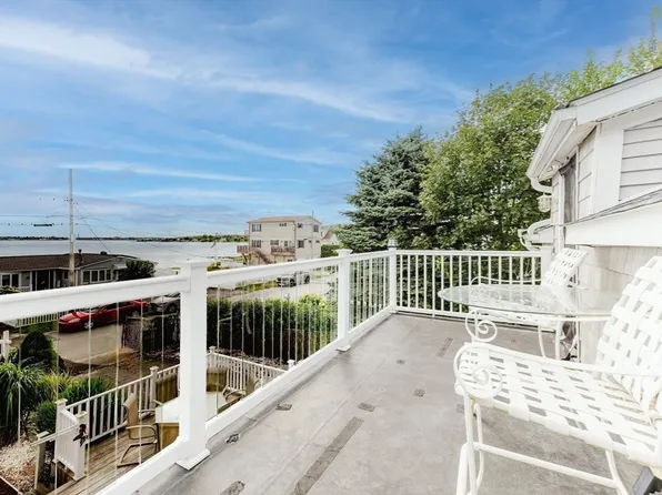 54 Bayview Ave, Fairhaven, MA 02719