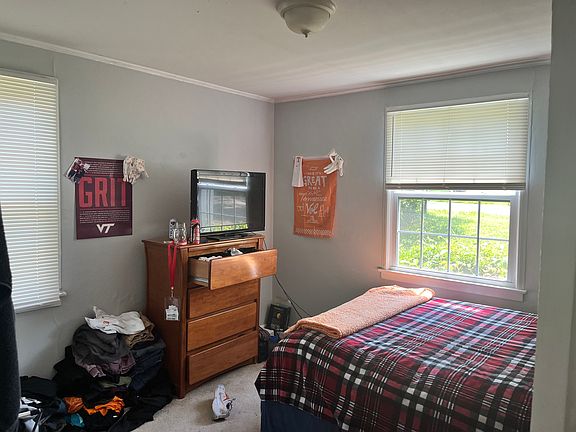 2nd image of 3921 Greenleaf Ave
