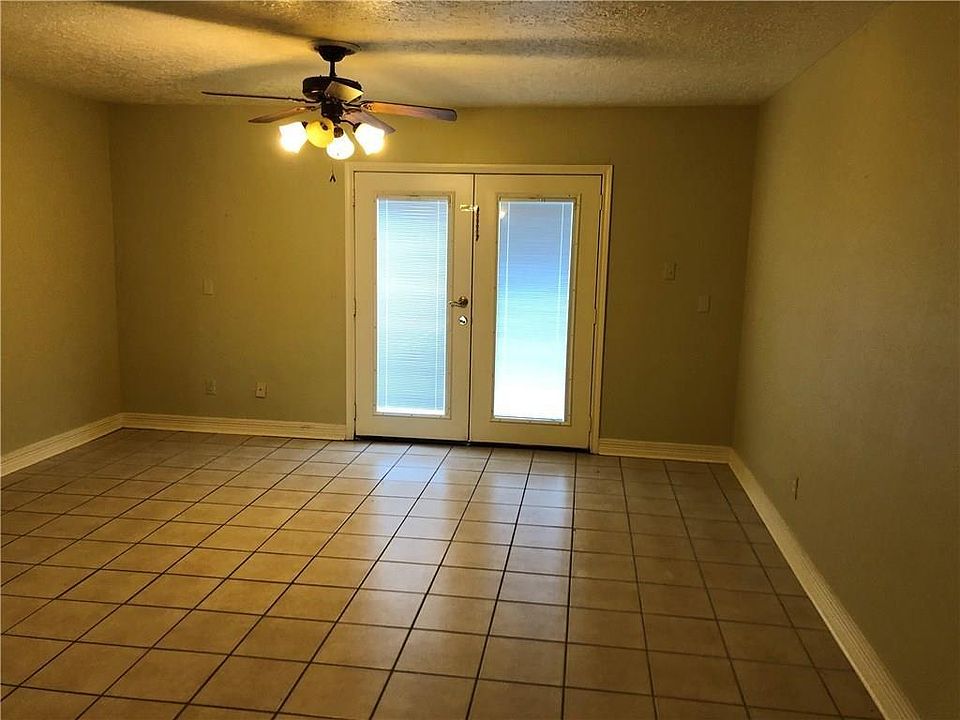 2nd image of 908 Shady Ln