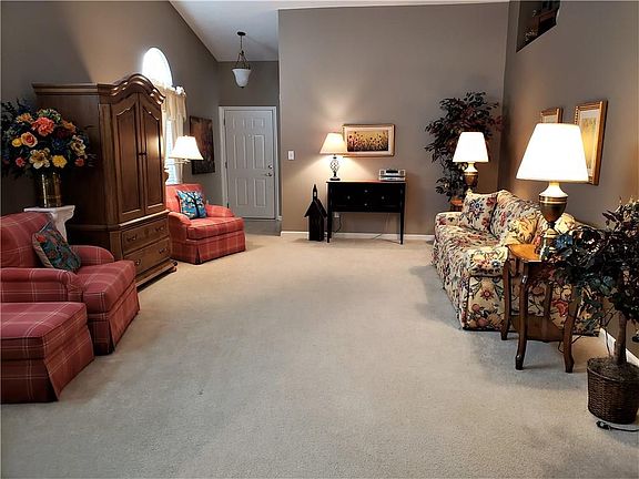3rd image of 1219 Blue Bird Dr