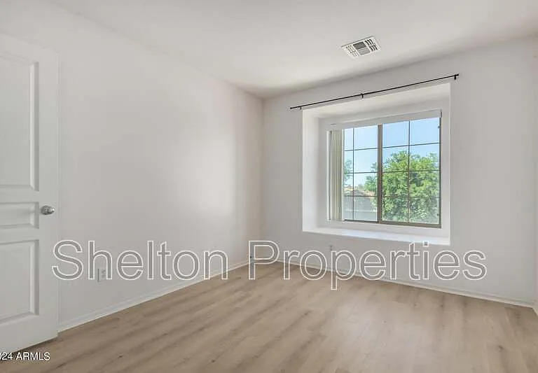 17229 W Caribbean Ln — Photo 12