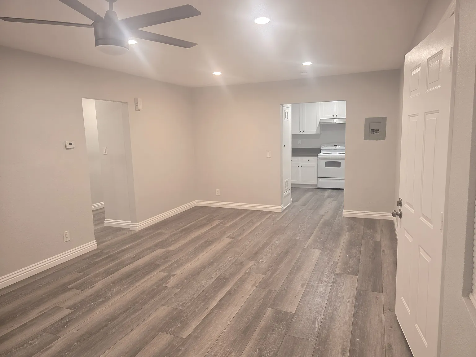 2 bed, 800 sqft, $2,299 — Photo 3
