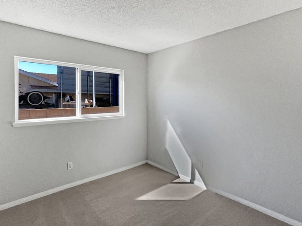 1st image of 4734 N Windsor Dr