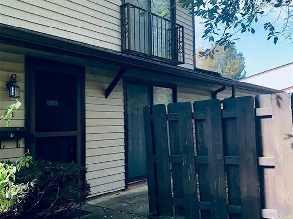 15150 Pine Valley Trl #A35, Middleburg Heights, OH 44130