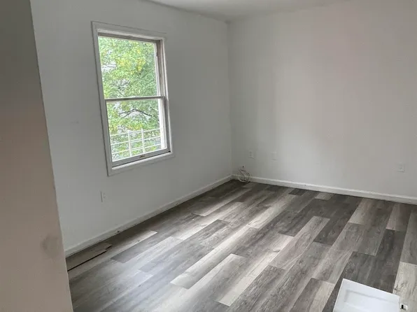 104 Clinton Avenue image 6 of 11