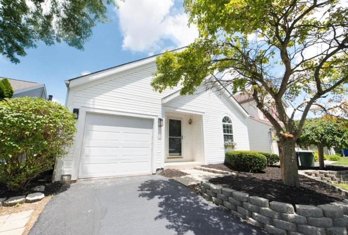 3 bed, 2.0 bath, 1139 sqft, $2,350 — Photo 1