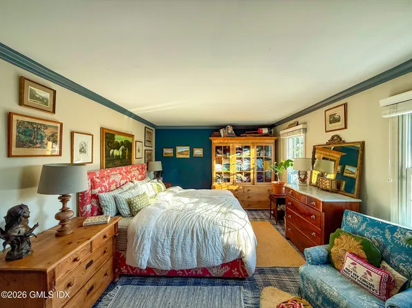 9 Weaver St, Greenwich, CT 06831