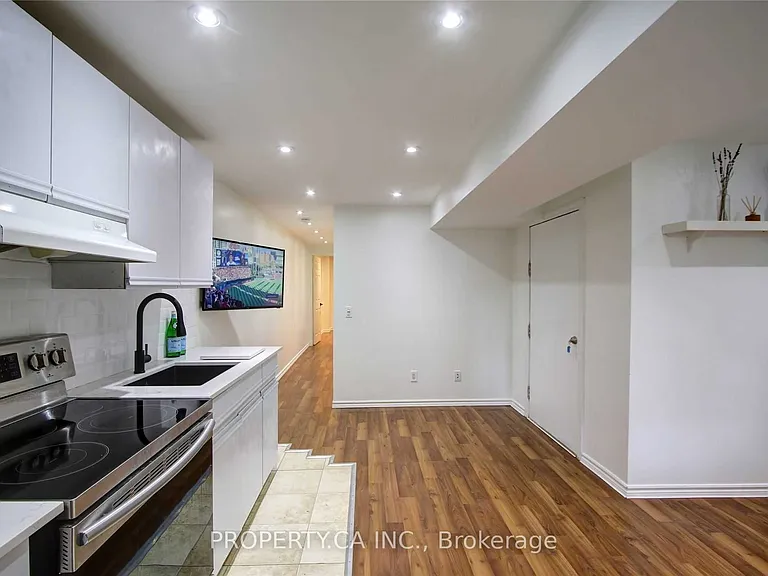 1012 Ossington Ave #LOWER — Photo 6