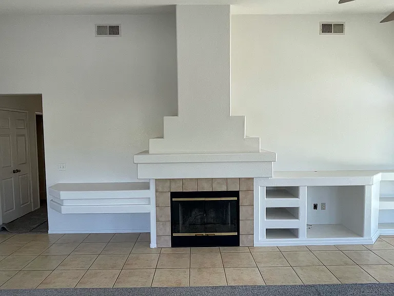 2401 Columbine Dr — Photo 7