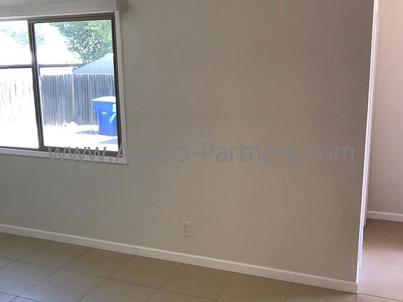 3rd image of 3333 E Blacklidge Dr
