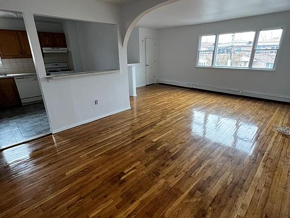 3rd image of 322 Huntington Ave