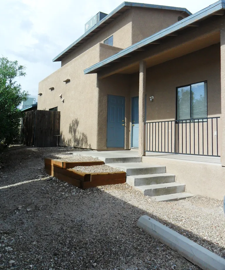 4 bed, 1200 sqft, $3,825 — Photo 1