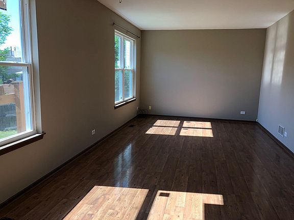 3rd image of 216 S Tanglewood Ct