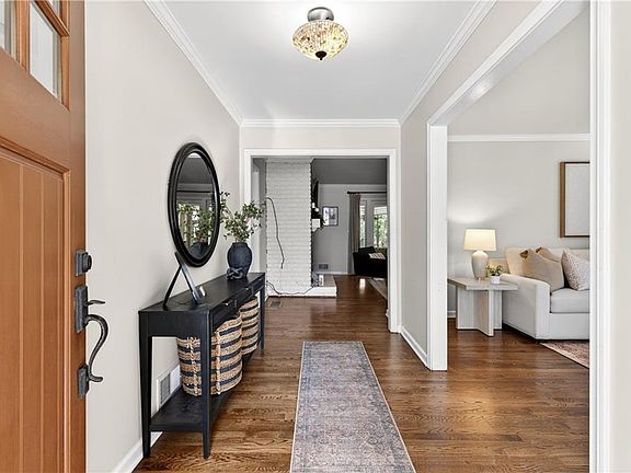 2nd image of 1893 Alderbrook Rd NE