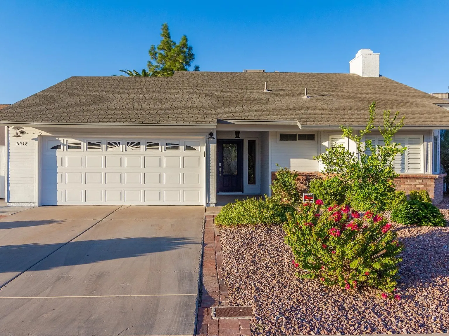 3 bed, 2.0 bath, 1521 sqft, $4,350 — Photo 1