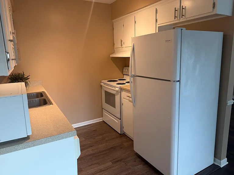 1280 Dewey St #4 — Photo 9