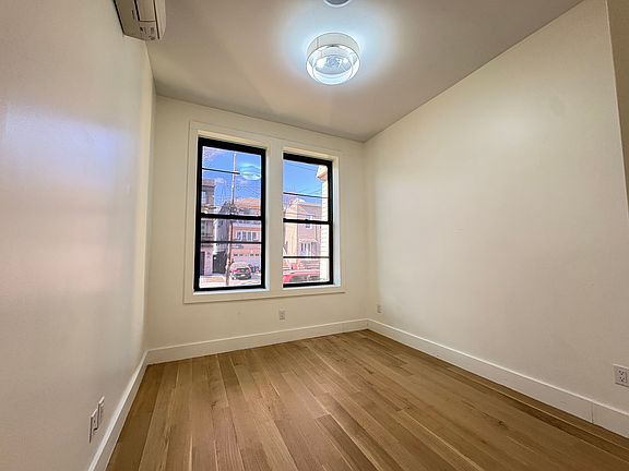 4th image of 52 Grace St #1L