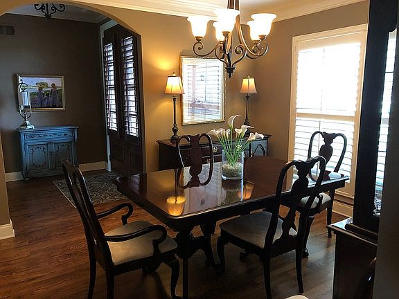 Dining room off foyer