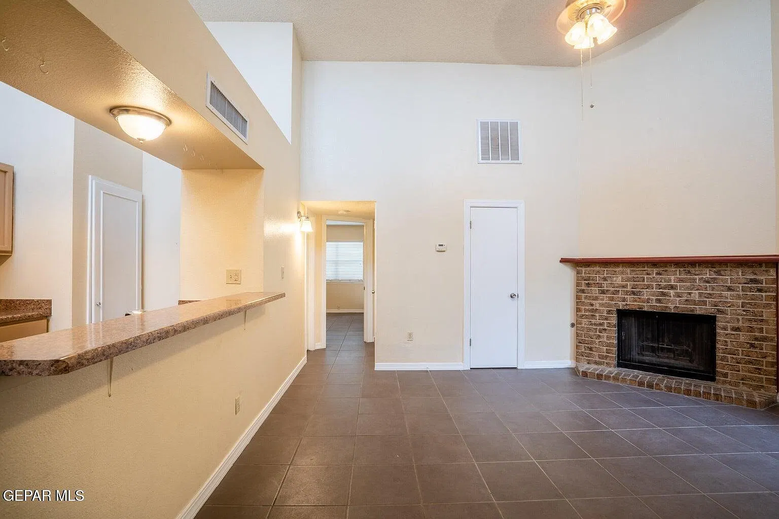 2 bed, 1.0 bath, 1059 sqft, $1,350 — Photo 4