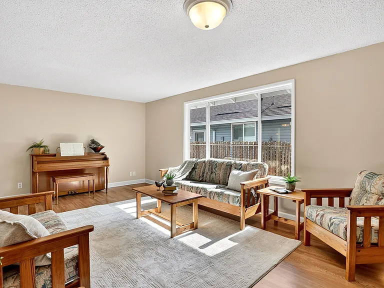 640 Stonehill Dr — Photo 8