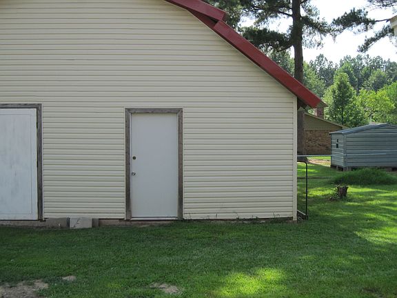 4th image of 613 Knollwood St