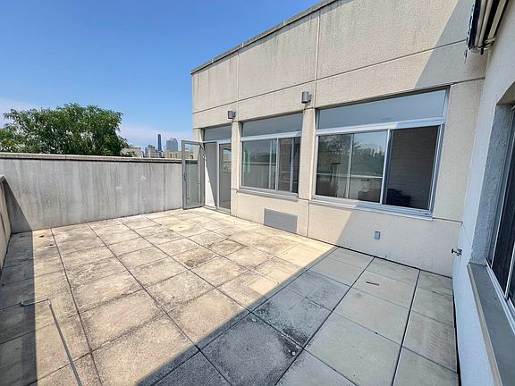 2nd image of 836 Bergen St #10