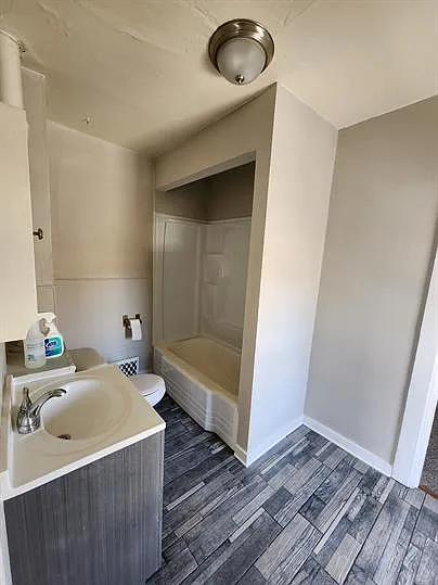 1627 Erie St #UPPER — Photo 5