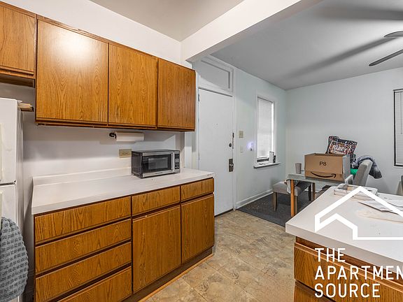 4th image of 1627 N Winchester Ave #G