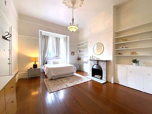5th image of 3426 Sacramento St APT 1