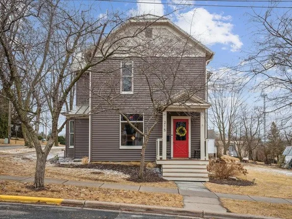 215 Bayley Ave, Platteville, WI 53818