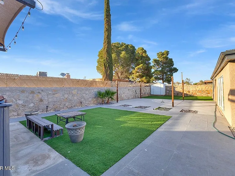 3709 Roslyn Dr — Photo 24