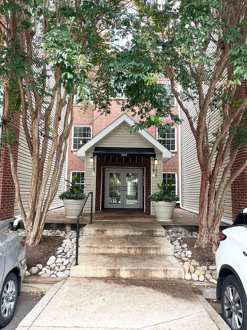 3315 Wyndham Cir APT 1233 photo 1