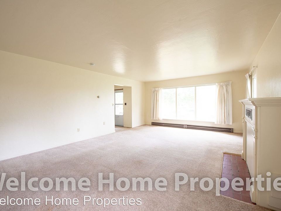 1st image of 24 NE Ash Ave #A