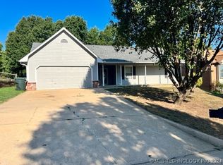 511 Stonehaven Dr, Claremore, OK 74017