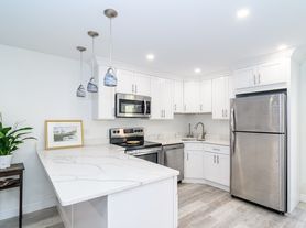 71 Edgeworth St, Worcester, MA