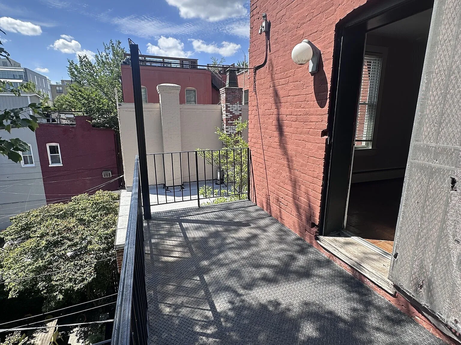 One Bedroom Apartment in Logan Circle Available Now — Photo 4