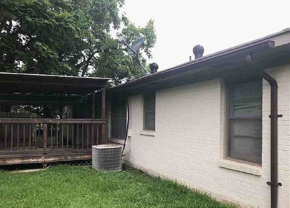 2nd image of 2673 Lola Ln
