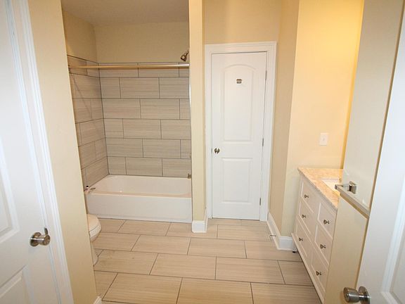 5th image of 844 Lincoln Ave #1