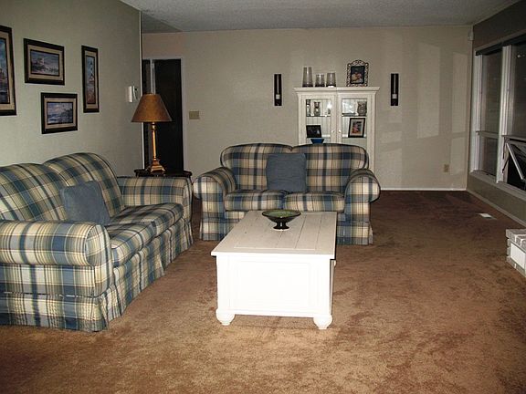 2nd image of 1523 N Astor Ct