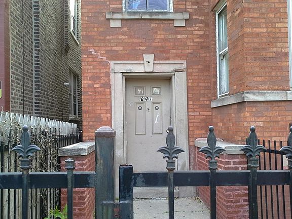 2nd image of 841 N Francisco Ave