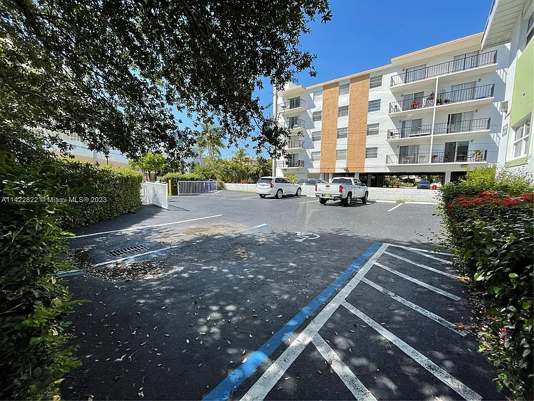 18126 Atlantic Blvd #6 — Photo 10