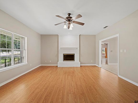 3rd image of 23602 Lakeview Dr