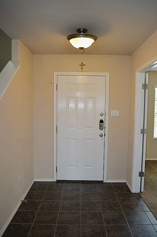 4 bed, 2.5 bath, 2509 sqft, $2,500 — Photo 4