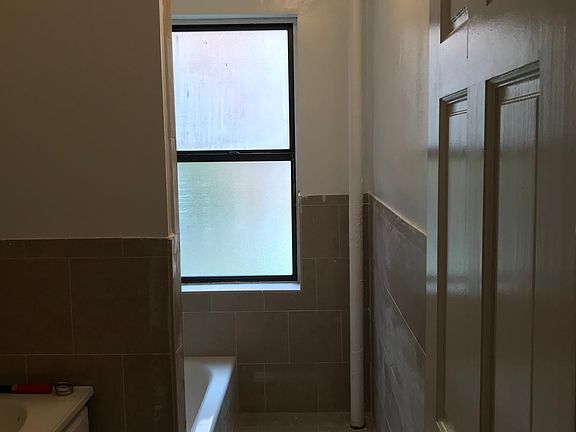 5th image of 4050 Locust Hill Ave #2E