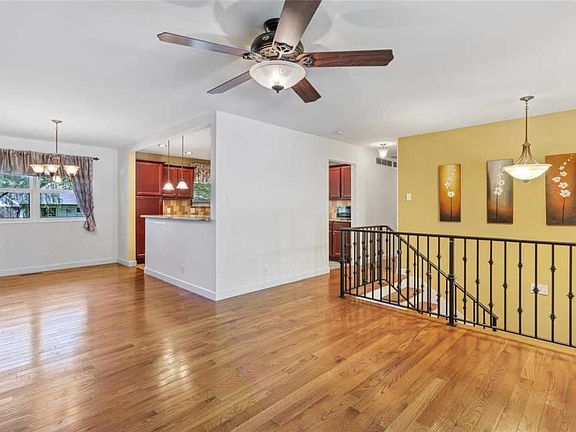 4th image of 4785 Villa Knoll Dr
