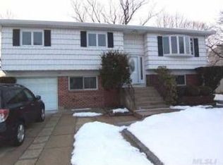 20 Parma Dr, Bethpage, NY 11714