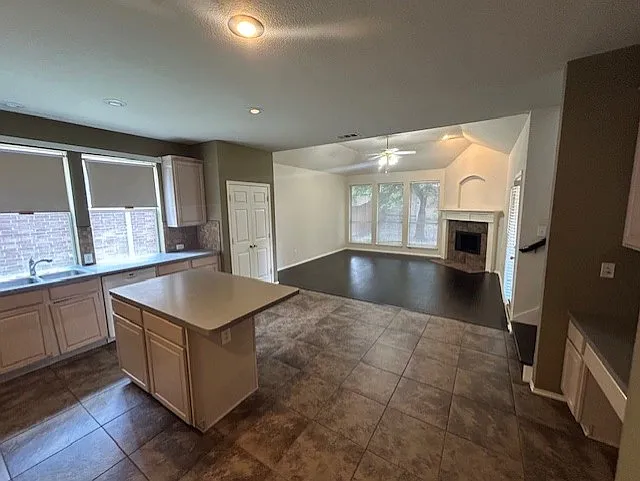 5 bed, 2522 sqft, $2,800 — Photo 3